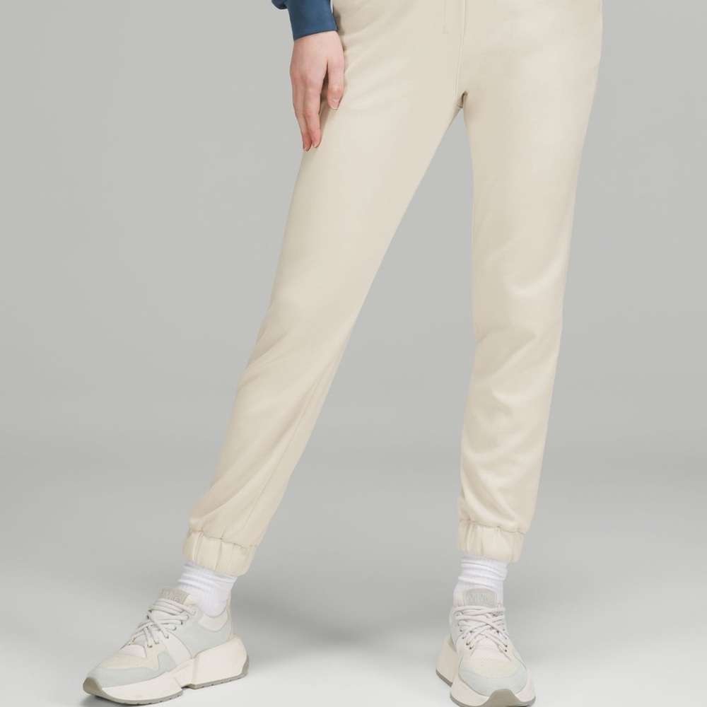 Lululemon Softstreme Relaxed High- Rise Pant 10 NWT